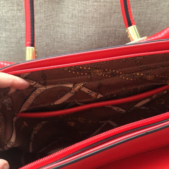 Beautiful red Satchel bag - Picture 6 of 10